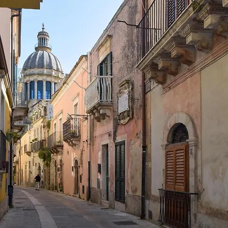 3 Bedroom Cozy In * Ragusa